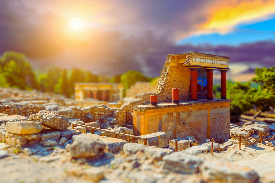 photo of the sun over the little palace of knossos